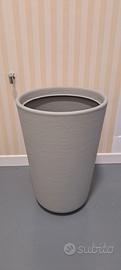 vaso in plastica grigio 