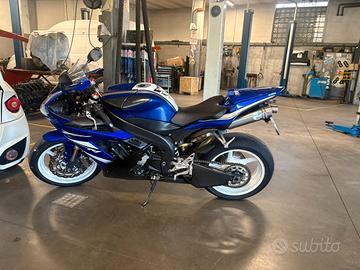 Yamaha r1