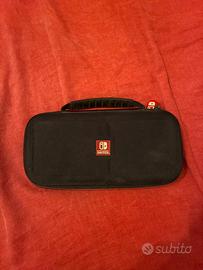 Custodia per switch e laccetti annessi