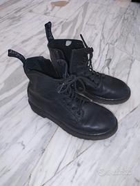 Dr. Martens
JR BLACK SOFTY T -Nero n. 36