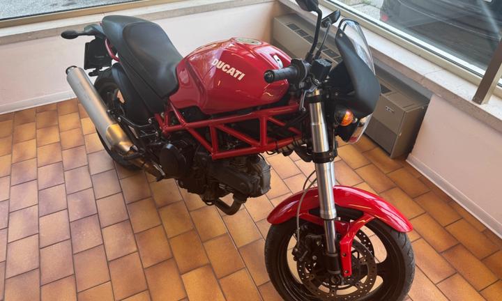 Ducati Monster 695