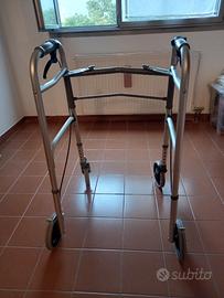 Carrellino deambulatore a rotelle