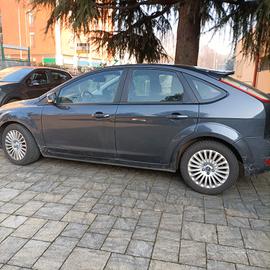 ford focus 2000 benzina e gas del2009