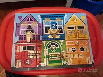 Tavola/Gioco con chiavistelli Melissa & Doug