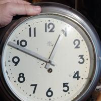 vari orologi e sveglie vintage 