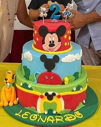 Torta scenografica Topolino in  pasta di zucchero