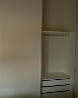 ARMADIO BIANCO LEGNO TAMBURATO CON VENATURE