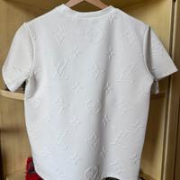 Completo maglietta e pantaloncini in Louis Vuitton