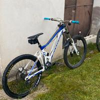 Bici da dh freeride enduro Mondraker summum pro