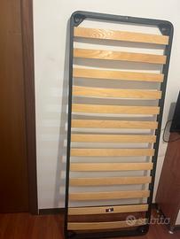 Rete singola con doghe in legno