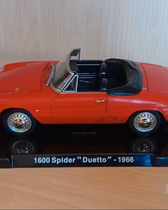 Modellino auto Alfa Romeo spider Duetto 1:24
