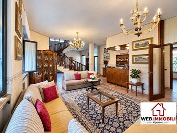 Casa indipendente di 533 m² con più di 5 locali e 