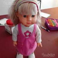 Bambola canta e cammina globo