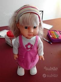 Bambola canta e cammina globo
