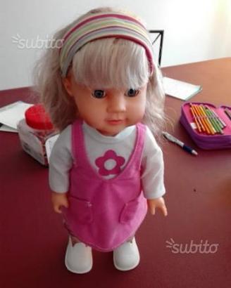 Bambola canta e cammina globo