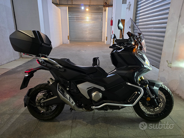 Honda x-adv 750 travel 2023 pari al nuovo