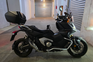 Honda x-adv 750 travel 2023 pari al nuovo