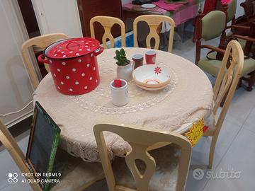 tavolo con sedie 