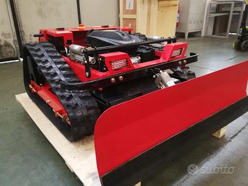 Tagliaerba trincia erba radiocomandata