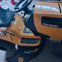 Trattorino taglia erba