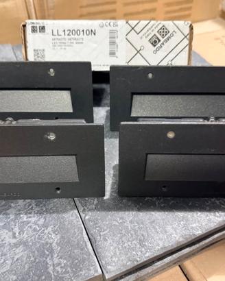 Nr.4 Segnapasso led per esterni Lombardo