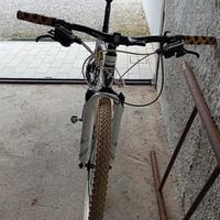 bicicletta MTB 