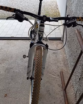 bicicletta MTB 