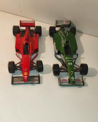 modellini F1 Ferrari, Jaguar e locomotiva 