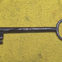 chiave antica femmina in ferro cm12