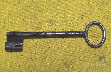 chiave antica femmina in ferro cm12