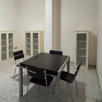 Tre vetrine in legno laccato bianco