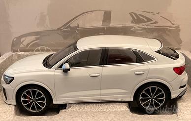 Modellino auto 1/18 Audi RS Q3 Minichamps