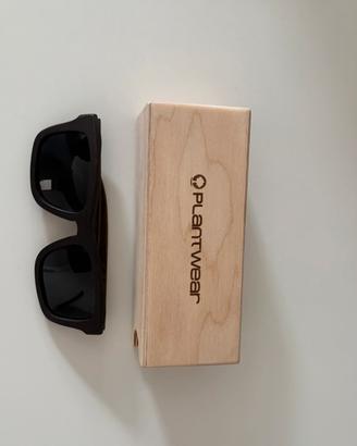 Occhiale da sole in legno