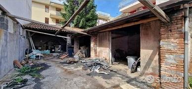 Deposito con cortile a Riposto