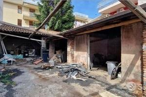 Deposito con cortile a Riposto