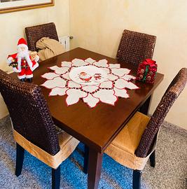 Tavolo 1mx1m con 4 sedie e coprisedie