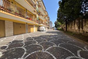 MANSARDA A GIUGLIANO IN CAMPANIA