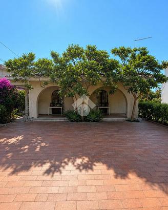 VILLA SINGOLA A MOTTA SAN GIOVANNI