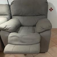 Divano 2p + Poltrona con Recliner Elettrico