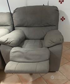 Divano 2p + Poltrona con Recliner Elettrico