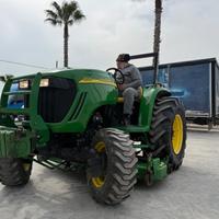 Trattore john Deere 4520 HST omologato operatrice