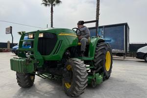 Trattore john Deere 4520 HST omologato operatrice