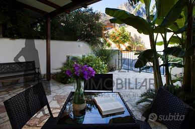 Villa con giardino a Macari