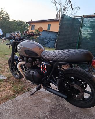 Triumph Bonneville 900 SE  