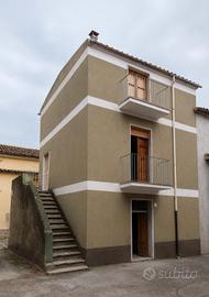 Casa indipendente su più livelli 