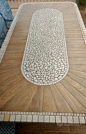 TAVOLO PER ESTERNO  CON PIASTRELLE A MOSAICO 