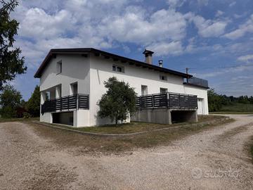 A pochi minuti da Cividale: villa ristrutturata...