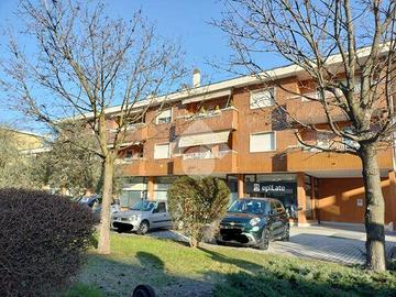 NEGOZIO A SETTIMO MILANESE