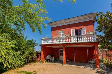 CAVAGNOLO VILLA CON TERRAZZO E GIARDINO
