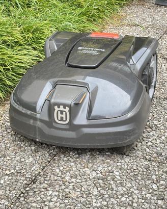 Robot tagliaerba